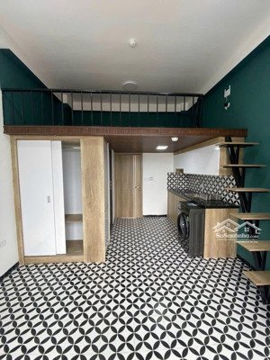 phòng có gác 30m2, cửa sổ lớn, nguyễn gia trí, ngã tư hàng xanh, gần đh hutech, hiu, ngoại thương