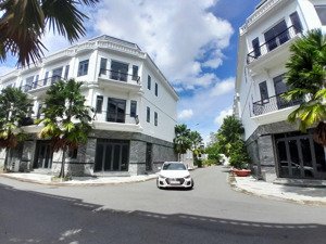 shophouse mặt tiền vàng kinh doanh siêu lợi nhuận!
vị trí đắc địa cộng đồng dân cư sầm uất