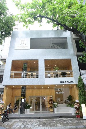 cho thuê nhà mặt phố trung hòa, dt 120m2x5 tầng, mặt tiền 7m, khu phố sầm uất bậc nhất cầu giấy