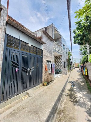 1.65 tỷ/ bán nhà sổ riêng cấp 4 ngay sau lưng nhà thờ an phú vsip1 sát bên ngã 6 an phú