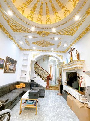 khu vip đường 8m thông gần công viên phường tân sơn nhì. ngang 4m dài 15m. nhà đẹp 4 tấm. giá tốt
