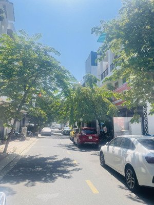 ra nhanh lô sạch, hướng bắc, đường to 12m, giá chỉ 5,5 tỷ(bao tất cả), phù hợp đầu tư.