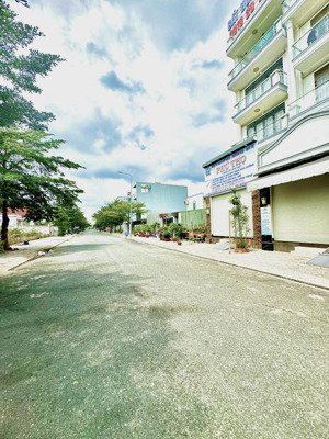 bán gấp 130m2 xây trọ gần khu công nghiệp giá 1tỷ950 sổ hồng riêng