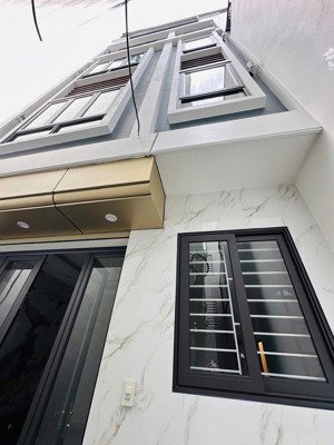 bán nhà riêng tại lạc long quân, bưởi, tây hồ, hà nội, giá tốt, 34m2 5 tầng