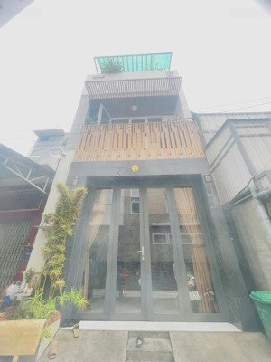 nhà đẹp 3 tầng trung tâm q6 gần mặt tiền hậu giang, dt 64m2,giá 7.x tỷ,nhà 2 mặt hẻm view công viên