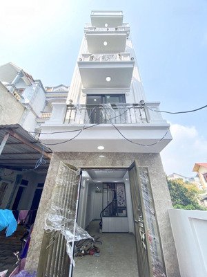 nhà 5 tầng full nội thất-3 mặt thoáng vĩnh viễn-ngõ thông duy nhất tại dương nôi-chỉ hơn 5 tỉ xíu