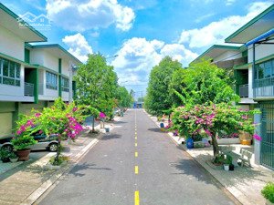 cần bán căn shophouse ngay trục đường lớn cạnh trường đh quốc tế việt đức - bến cát: 