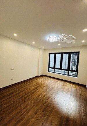 lạc long quân-tây hồ 35m 5tầng mtien 3.9m chào 8.3 tỷ ngõ thoáng sáng gần ôtô ở luôn 500m ra hồ tây