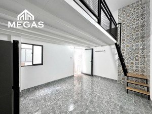 cho thuê gấp phòng duplex gác cao 1m8, rộng 40m vuông đầy đủ nội thất ngay nguyễn thị định