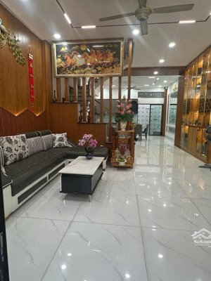 cho thuê nhà nguyên căn nhà mới như hình nhà đầy đủ nội thất ko thiếu thứ gì