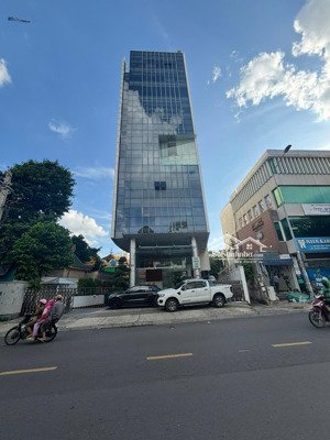 tòa nhà ngang lớn góc 2 mặt tiền quốc hương, thảo điền - dt 10x35m - xd hầm 7 tầng - giá 81 tỷ