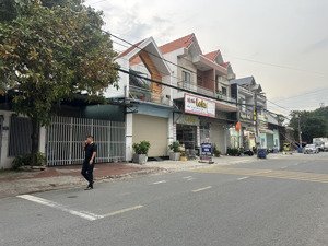 bán đất visip1, đường na12 mặt tiền chợ kinh doanh. chủ bán chuyển đổi ạ. cháu cường