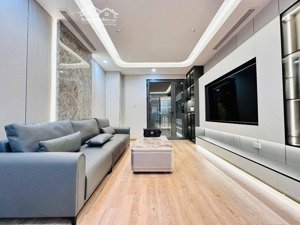 bán nhà đẹp 6 tầng, 4pn, thang máy tại cầu giấy. cách 1 nhà ra ôtô, nội thất sang xịn