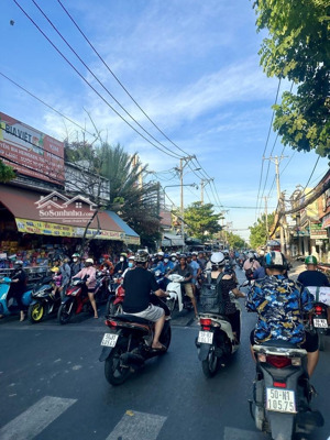 hơn 10 tỷ bán mặt tiền 5 tầng 4x27m 100m2 đường mã lò đoạn sát tên lửa kinh doanh sầm uất ngày đêm