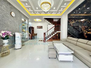 nhà phố sân vườn hiện đại phong cách thư giãn như resort, đường lê văn lương, phước kiển