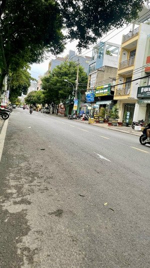 bán gấp nhà đường bàu cát hẻm xe tải 8m thông, 132m2,giá 13.8tỷ/khu phân lô đồng bộ. lh: 