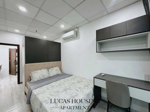 căn hộ dịch vụ cao cấp - 2 phòng ngủ, máy giặc riêng - full nội thất - gần sân bay