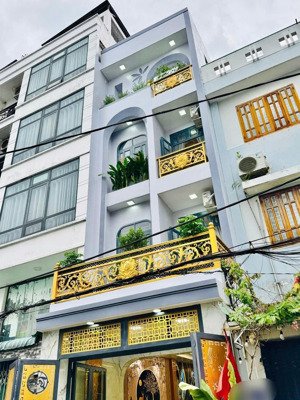 tôi bán gấp nhà đường nhật tảo-p8-q10. gần chợ nguyễn tri phương. giá 3tỷ580/78,24m2. cho thuê 23tr