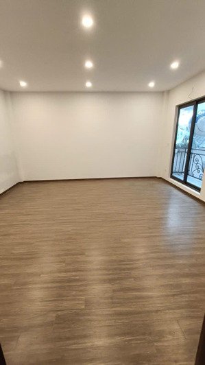 siêu hiếm trung tâm thạch bàn, diện tích rộng, mt khủng, 5 tầng, giá chỉ nhỉnh 6 tỷ