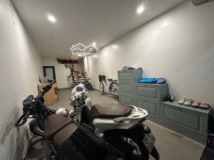 trung tâm hbt, phân lô, ô tô đỗ cửa, khu vực hiềm nhà bán .