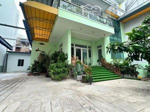 tòa biệt thự lớn ngay trung tâm quận 3, cmt8, dt khủng 390m2