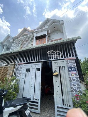 bán nhà trệt lầu giá rẻ gần bệnh viện dĩ an