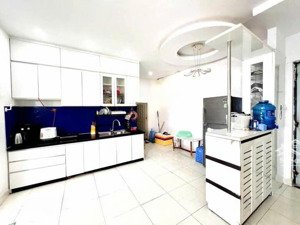 cần bán gấp chung cư 312 lạc long quân, 66m2 sổ hồng đầy đủ . lh 