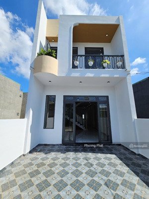 bán gấp nhà mặt tiền kinh doanh 1 trệt 1 lầu sân xe ôtô gần trung tâm phường tân triều