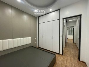 ba gác đỗ tránh, ngõ nông rộng, dòng tiền 8pn khép kín 40m2 + 6tầng quan nhân thanh xuân .