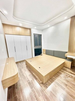 đắc địa - trung tâm cầu giấy - mặt ngõ thông kinh doanh sầm uất - oto qua nhà vào nhà