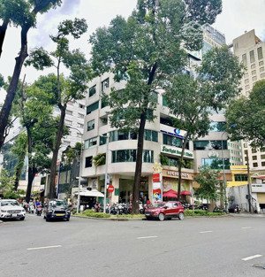 vị trí đủ mê tòa nhà góc 2 mặt tiền phú nhuận