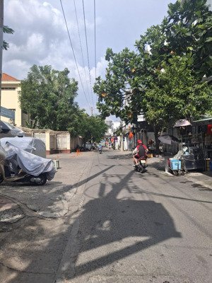 bán nhà 2 tầng 80m2 chỉ 7,4 tỷ hẻm xe hơi lâm văn bền, q7