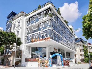 nhà mình cần bán toà nhà mặt phố lâm hạ 270m mặt tiền 45 lô góc 3 mặt thoáng giá 125 tỷ