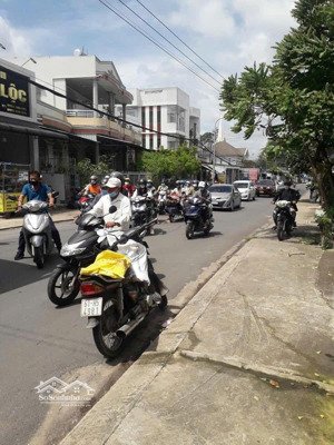 bán nhà mặt tiền kinh doanh, 5x30, mặt tiền nhà thờ búng, kế bên chợ