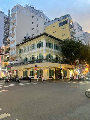 bán góc 3 mặt tiền quốc hương - xuân thủy p.thảo điền q2 -dt: 9x25m xây hầm 7 lầu hđt 350tr/th 73tỷ