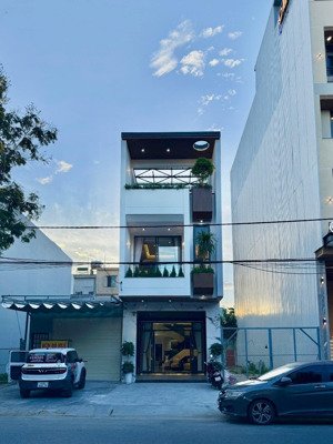 nhà đẹp sát bãi biển nguyễn tất thành gần khu thương mại đường hồ tùng mậu