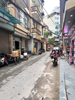 gấp bán nhà 5 tầng mỹ đình lô góc
sát phố ô tô lùi cửa