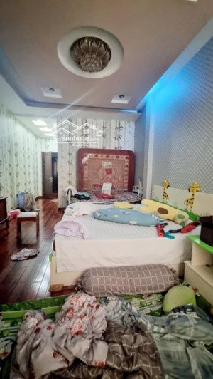 chủ ngộp bank - nhà kế tên lửa - đường mã lò - hẻm xe tải - 4 tầng - 4x18m - chỉ 7,35 tỷ còn tl