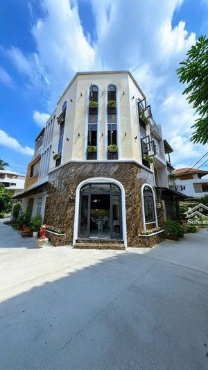 nhà lô góc không lg - hxh thông thống nhất ngay trung tâm gò vấp - 3 tầng_dtsd gần 100m2_ 5,5 tỷ