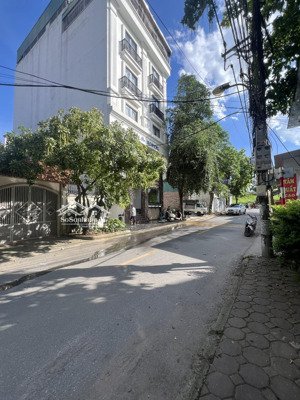 bán đất mặt phố tư đình -115m2 -mặt tiền 7.5m -đường 15m-vỉa hè 3m -đón đầu dự án cầu trần hưng đao