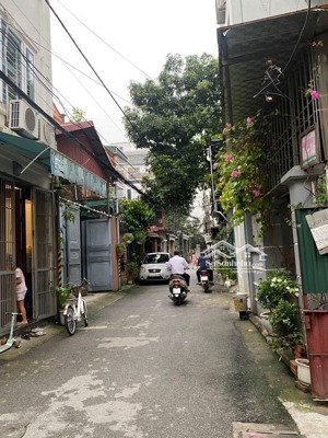 bán nhà ngô gia tự,lb ngay gần big c long biên 5tầng mới tinh-full đồ-ô tô tránh đỗ cửa -giá đẹp