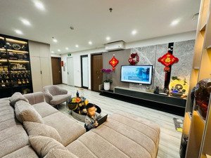 bán nhà nguyễn chánh- cầu giấy- ngõ thông- 30m ra phố, tặng full nội thất 54.5m2 5 tầng chỉ 12.6 tỷ