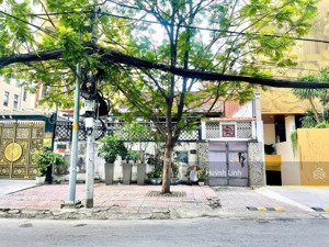 cho thuê biệt thự cổ điển có sân vườn trung tâm quận 1 giá tốt diện tích sử dụng 600m2