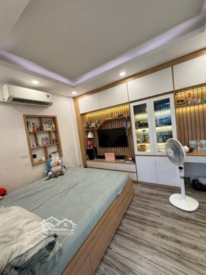 tân ấp ba đình - 8m ra phố - 6ty250 , 5tầng cực đẹp. sổ đỏ chính chủ + nói không với quy hoạch