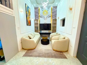 ở giữa trung tâm ba đình chỉ việc xách valy về ở, lô góc 2 mặt thoáng giá cực yêu!