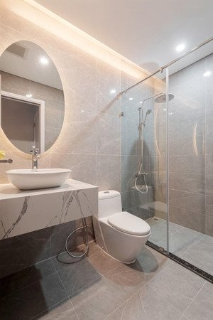 chính chủ bán ch tại the sun 99m2 3 ngủ full đồ căn góc,tầng cao view thoáng,sẵn sổ.lh:0987362225