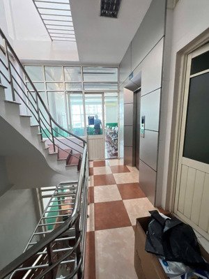 nguyễn tuân 60m x 8 tầng. mt5m. phân lô ô tô tránh. kinh doanh sầm uất. giá 28 tỷ. lh 