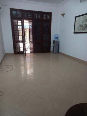 chính chủ cho thuê nhà riêng ngõ 131 nguyễn thị định. diện tích: 55m2 x 4 tầng.