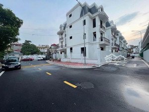 liền kề vỹ yến thượng thanh - phân lô 80m mt 6,7m 4tầng vỉa hè ở sướng - giá chỉ 12,6 tỷ.