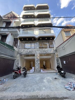 bán nhà chu huy mân long biên 65m2, 7 tầng, thang máy, gara 2 oto, ngõ thông, gần phố, giá 14.8 tỷ